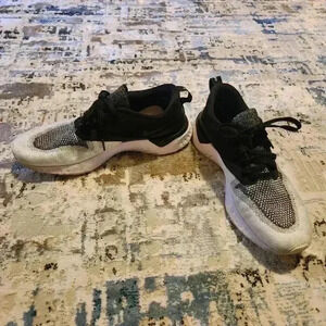 NIKE odyssey React 2 Flyknit. Size 9.5